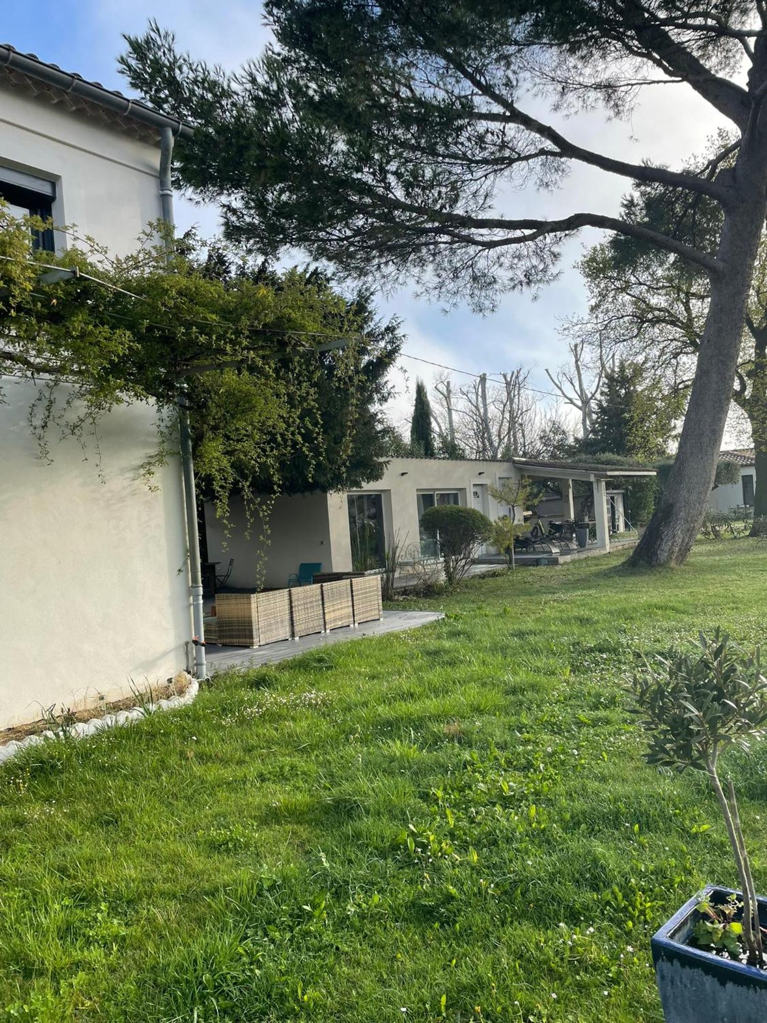 Revees Au Pin Parasol Villa *