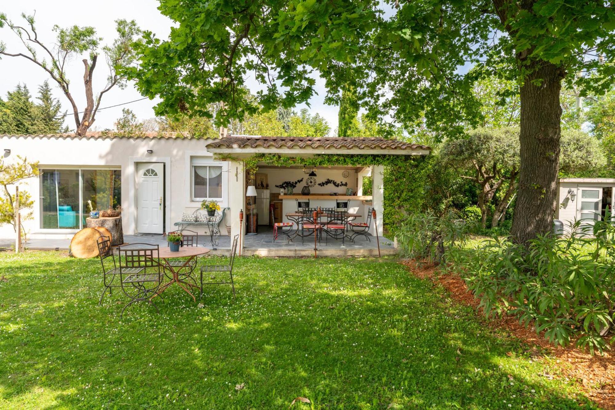 Revees Au Pin Parasol Villa